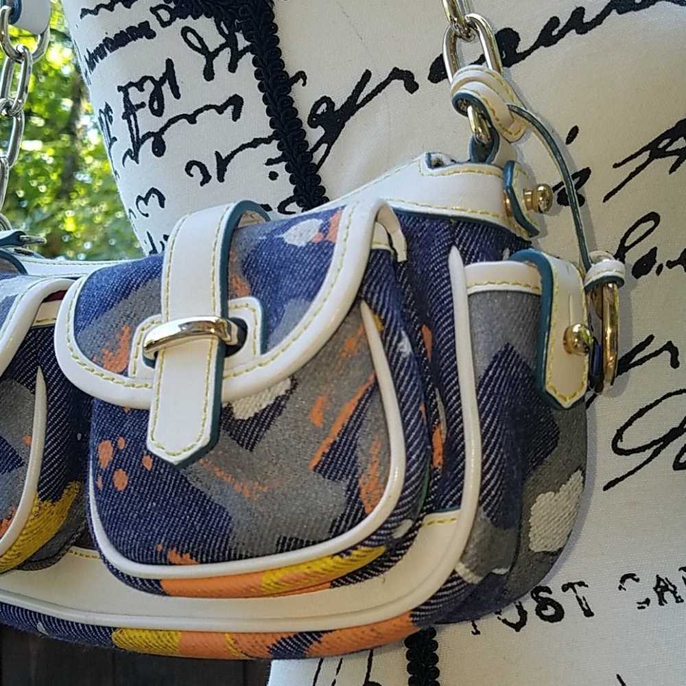 Dooney & Bourke 🌼 small paint splatter saddle bag purse - Picture 9 of 16